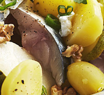 Salade de pommes de terre primeur, poire, maquereau, chèvre et noix