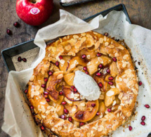 Tarte rustique aux pommes Pink Lady et aux graines de grenade