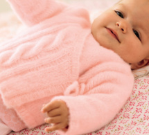 Tricot layette : un cache-coeur à torsade - Explications gratuites