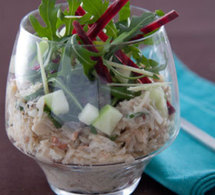 verrine de chair de crabe sauce au citron gingembre, salade croquante betterave et pommes acidulées