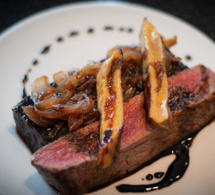 Filet de bœuf Rossini et fondu d’oignon au Floc de Gascogne