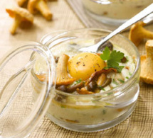 mini cocotte à l'oeuf et aux champignons des bois