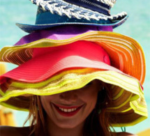 bonne résolution de l'été : sous un chapeau de paille se protéger