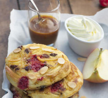 Crêpes pommes, framboises et coulis caramel