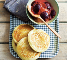 Recette light : pancakes à la vanille avec prunes poêlées