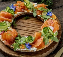 Menu de fête irlandais : couronne de Noël au saumon et soda bread irlandais
